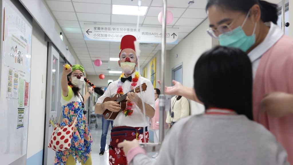 「紅鼻子醫生」進駐新竹馬偕兒醫 還給病童「遊戲權」