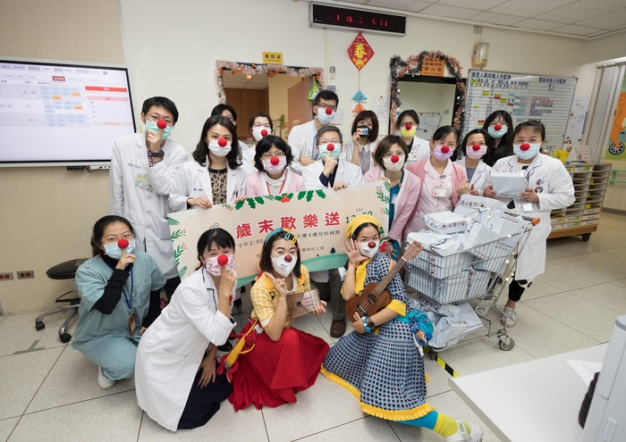 【歡樂迎新年】「紅鼻子醫師」兒科病房發送歡樂療癒能量